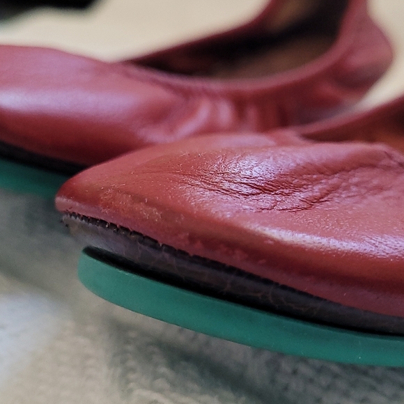 Cardinal Red Tieks - Sz 8 - Picture 7 of 16